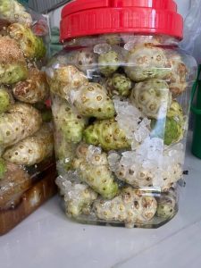 Trái nhàu ngâm đường bị nổi váng có dùng được không?